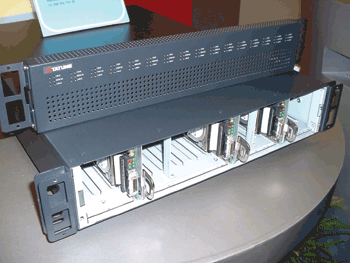 《圖十二 大同(Tatung)推出自行規劃、設計的刀鋒型伺服器(Blade Server)》