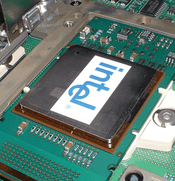 《圖二 英特爾自家攤位展示Itanium-2 CPU》