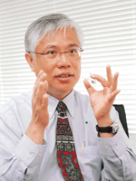《图一 罗建华:我们希望能让员工彼此之间的关系更融洽,人才是我们很重要的资产之一,如何透过管理的手段增进公司的凝聚力、向心力甚至竞争力,也是我们需要面对的一个课题。未来两年英飞凌将会持续加强对台湾的投资,我们也是台湾最大的单一外资公司,最重要的是,台湾已经成为英飞凌全球的知识中心之一。》