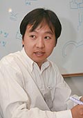 《圖一 ST類比、功率與微機電元件產品市場經理郁正德表示,2007年之後,ST在全球MEMS市場的排名將會上升至第一。》