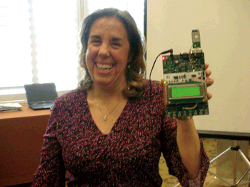《圖十二 G2 Microsystems行銷副總裁Lisa Payne表示,以往Wi-Fi解決方案偏重於RF傳輸效能,雖然因此驅動了高傳輸容量802.11n在筆記型電腦以及網路接取點應用的成長,不過低功耗設計往往無法有效兼顧》