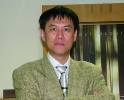 《圖二 工研院電光所立體影像組組長鄭尊仁說,市場亟需一套規範,解決轉換標準紛亂的問題。》