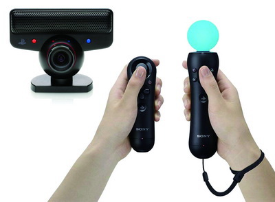 《圖三 左手為PlayStation Navigator,右手為PlayStation Move。》