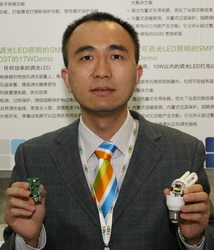 《圖二 陳嶸說,LED茁壯於背光應用,CFL成長於家用照明,是接下來幾年照明產業的兩大趨向。》