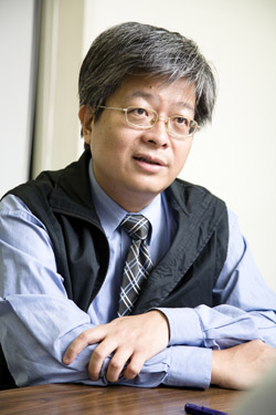 《圖三 資策會MIC主任詹文男表示,台灣電子產業強調快速上市和低成本的商業模式已經面臨很大的問題》