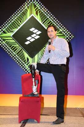 《圖一 Hugh Herr再度應邀出席FTF2011講述自己的故事。》