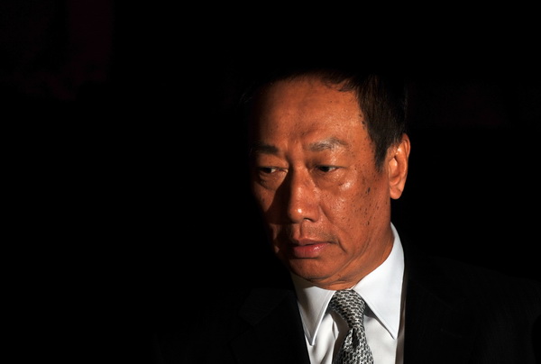 图一 : 因为代工的利益逐渐下降,郭台铭希望在现有事业外,能培养出提供其他服务的能力。因此这次希望牵Sharp的手作为一个开始,未来能陆续跟其他日本企业合作下去。也就是说,与Sharp的合作没有失败的道理。