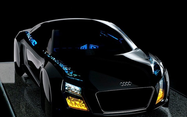 圖六 : Audi汽車不僅展示自動駕駛系統,原車系配上LED燈光的設計,更是酷炫。(Source:Audi)
