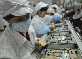 圖二 : 富士康的Foxbot未來將解放人手,取代120萬名人力需求(Source: The tech block)