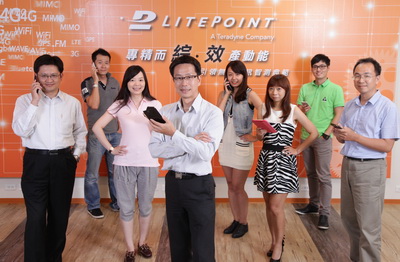 圖二 : LitePoint台灣區總經理謝順富(中)與技術研發團隊