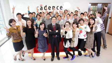 圖二 : Cadence台灣團隊。中為張郁禮博士。