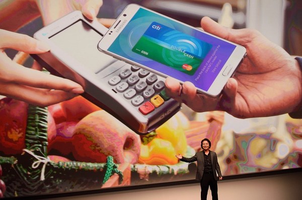 圖4 : Samsung Pay可相容於傳統刷卡讀卡機,店家不必更新設備就可以支援。