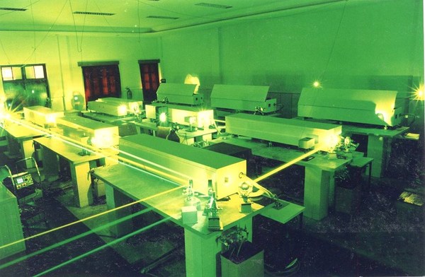 圖3 : 只要改變光學配置,無需輔助氣體、加工頭等特殊結構設計,就能用同一部高功率光纖雷射加工機快速銲接、切割相同板材,提升數倍產能。(Source:siom.ac.cn)
