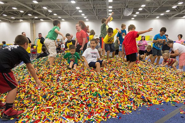 圖3 : (source: httplegokidsfest.com)