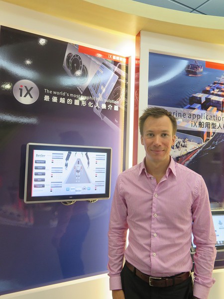 圖1 : 北爾電子HMI產品經理Axel Gustafson指出,X2 Panel將成為智慧工廠可視化的核心樞紐。(攝影/王明德)