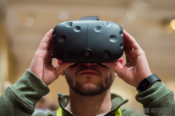 圖一 : 從技術而觀之,現階段台灣已有全球No. 1的HTC VR產。(Source:HTC)
