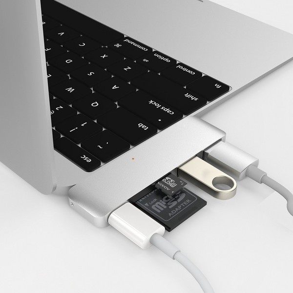 圖一 : MacBook Pro使用者如果要沿用上一代的周邊設備,其實只需要另購USB Type-C的轉接頭即可,線材都不需更換。
