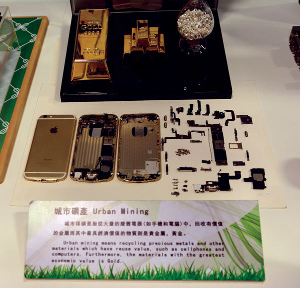 圖三 : 優勝奈米的環保剝金技術可從智慧手機中回收有價值的貴金屬,是現代社會進行城市採礦重要技術。