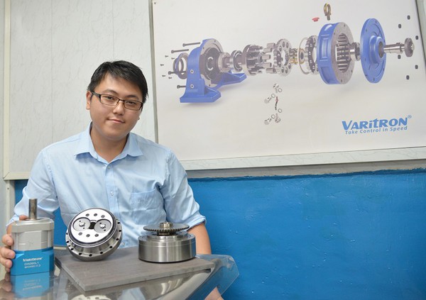 圖2 : 中國變速工程公司何俊宏看好RV減速機比起HD減速機,更適用於追求結構緊湊,又要兼顧低背隙精密、輸出大扭矩需求等更多客戶的不同使用習慣。(攝影╱陳念舜)