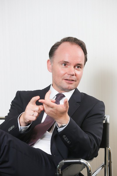 圖2 : Tino Hildebrand指出,透過智慧化機械,製造商可以提升產能與品質,台灣廠商在這部分也開始有進展,不過速度還要再加快。