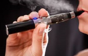 圖1 : FDA將持續管理新型尼古丁遞送產品,例如電子煙。努力的目標之一是鼓勵對危害較小的產品進行創新。(source: Pharmacy Business)