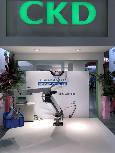 圖3 : CKD的PFB2系列強力機械手臂堪稱是本次Auto Taiwan一大亮點。(攝影/王景新)