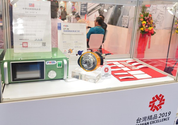 圖1 : 普森精密工業最新發表的無線傳電超音波刀把,強調不必更換客戶既有主軸,即可大幅增加操作效率與加工時的穩定性。(攝影/陳念舜)