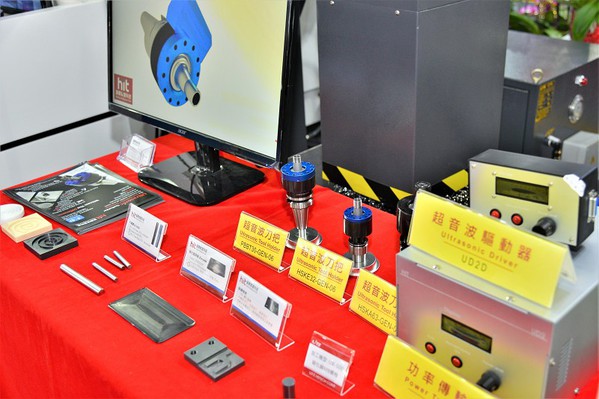 圖3 : 漢鼎智慧科技與其他主軸廠的商業模式不同,為既有End User客戶改機為主,進而與工具機廠商合作,可針對特定產業的大量機台改造。(攝影/陳念舜)