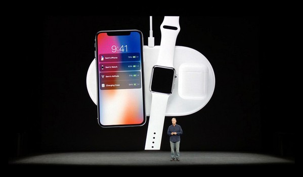 圖一 : 蘋果的AirPower想要一次對三項產品充電,但實現的難度極大。(source: AFP)
