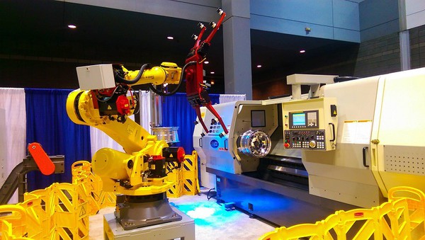 图1 : 当今工业4.0、IoT已成为国际制造业主流,欧、日系CNC控制器掌握马达、量测等系统整合优势,甚至已逐渐导入5G、AI等先进科技应用,对於有意投入相关产业发展者,不能不特别留意最新发展。(source:http://cdn.simplebotics.com/wp-content/uploads/2015/08/fanuc-preferred-networks.jpg)