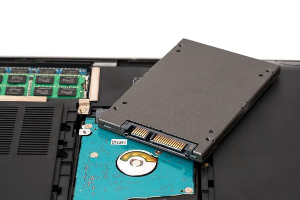 圖一 : NAND Flash價格跌至甜蜜點,帶動SSD價格持續下探,正刺激SSD市場需求大幅增溫,筆記型電腦、資料中心、伺服器等市場滲透率將持續攀高。
