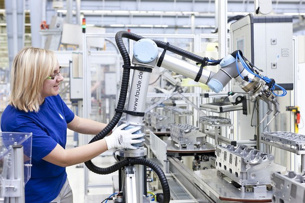 图2 : 确保对工作人员无害是协作式机器人的最大诉求。(source: Robotics & Automation News)