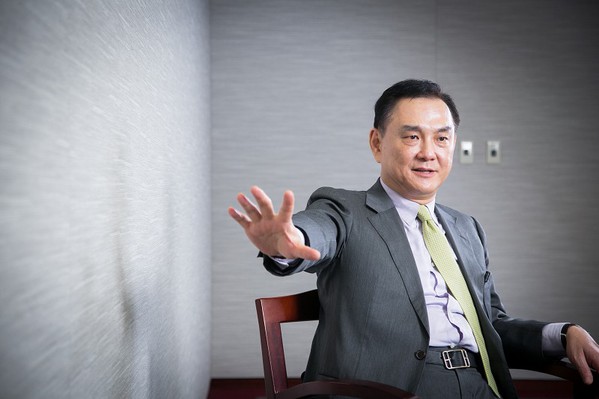 圖二 : 「我要跟大家說,寶貝千萬不能是人家給你的。是別人跟你講了許多之後,你把它組合出來。」(攝影/林鼎皓)