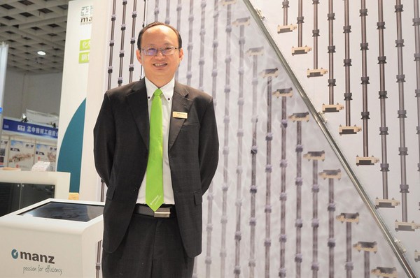 圖2 : 亞智科技資深業務處長簡偉銓表示,該公司自主研發成功的乾燥風刀因為利用在地生產製造,不僅可有效掌握交貨時程及成本,還能大幅提升製程效率。(攝影/陳念舜)