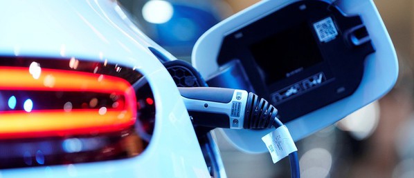 圖一 : 電動汽車在未來將成為主流,但動力系統仍然是一個主要的汽車技術挑戰方向。
