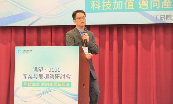 图1 : 工研院产科国际所经理林泽民指出:「在这波各国陆续宣布5G商转期间能真正获利者,其实正集中於PCB、感测及能源元件等关键电子零组件产业」。(摄影/陈念舜)