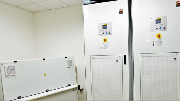 圖1 : 隨著擴增電力調節系統PCS、電池管理系統BMS、電力管理系統EMS等,造成考驗國內外業者系統調度及管理能力的關鍵,真正儲能成本總和可能比電池還貴。(攝影/陳念舜)
