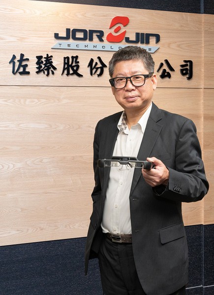 圖一 : 佐臻科技董事長梁文隆