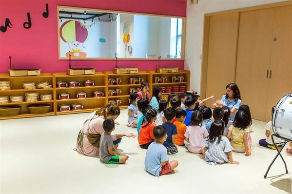 圖二 : 聯發科開辦竹科最大、占地 600 坪的企業附設幼兒園,讓同仁兼顧工作與家庭照顧。