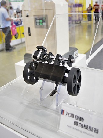 圖5 : 全球傳動科技在今年舉行的台北國際自動化展現場,還展出包括汽車自動轉向模擬器、自動檢驗設備等模組化系統應用範例。