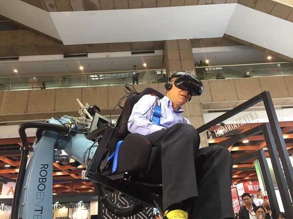 圖5 : 樂飛特科技於資訊月中發表的機器手臂VR。(source:樂飛特)