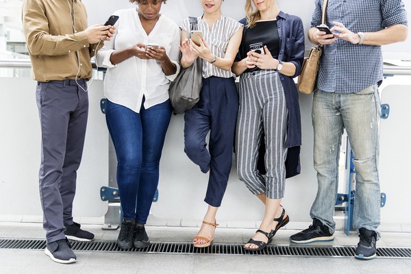 圖一 : Wi-Fi 7和5G在不同的應用場景中可互補。未來它們將可以同時協作,以滿足用戶對高速、低延遲和可靠的無線連接的需求。