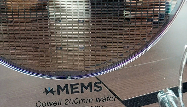 圖四 : 台積電為xMEMS的MEMS揚聲器代工。圖為其8吋製程晶圓。(拍攝/籃貫銘)