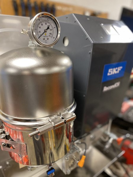 圖五 : SKF提出開創性的RecondOil雙分離(DST)專利工業油過濾、再生流程技術,將工業油從一種昂貴的消耗品轉變為一種完全可循環的資產。(source:diagnostikastroju.cz)