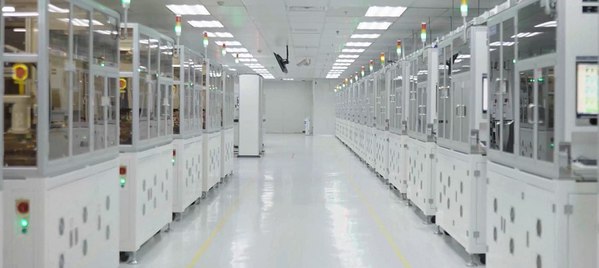 图二 : USI关灯车间全自动化机器手臂无人测试站