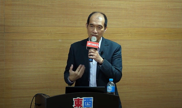 圖一 : 本次【東西講座】邀請工研院電光系統所異質整合技術組組長王欽宏主講,剖析在生成式AI應用如何引領小晶片技術發展。(攝影:陳宇宸)