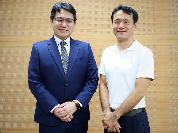圖一 : 研華工業用物聯網‧智能系統事業群協理陳文吉(右)、偲倢AI方案整合部‧技術總監陳柏龍(左)