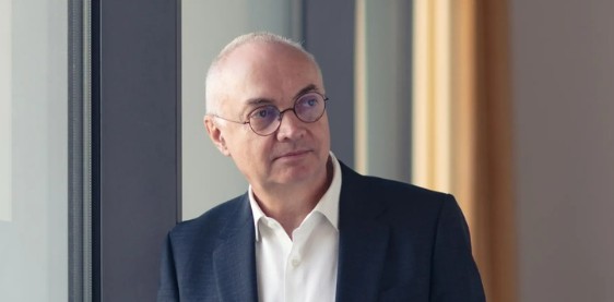 圖一 : imec執行長Luc Van den hov
