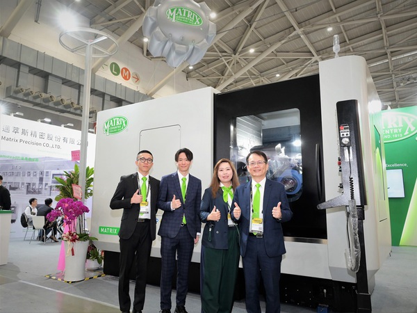 圖六 : 邁萃斯精密公司今年展出多款創成、傘齒輪切/磨齒機、成形磨床等全系列CNC齒輪磨床，透過集團資源的機電整合及軟體升級展現初步成果。（攝影：陳念舜）