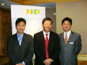 圖中為NXP大中華區業務副總裁王俊堅,圖右為台灣業務總經理江建勳,左為資深行銷業務經理洪成勳(Source:HDC)